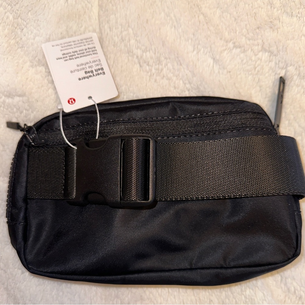 Lululemon NWT Everywhere Belt Bag Pride 1L - Picture 6 of 10